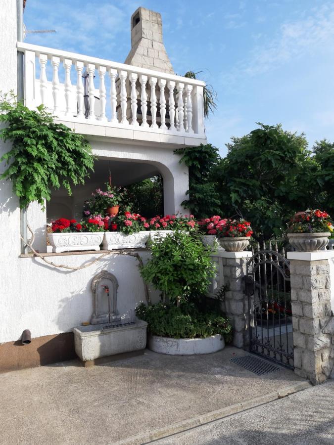 Apartmani Jozefina Omišalj Exterior foto