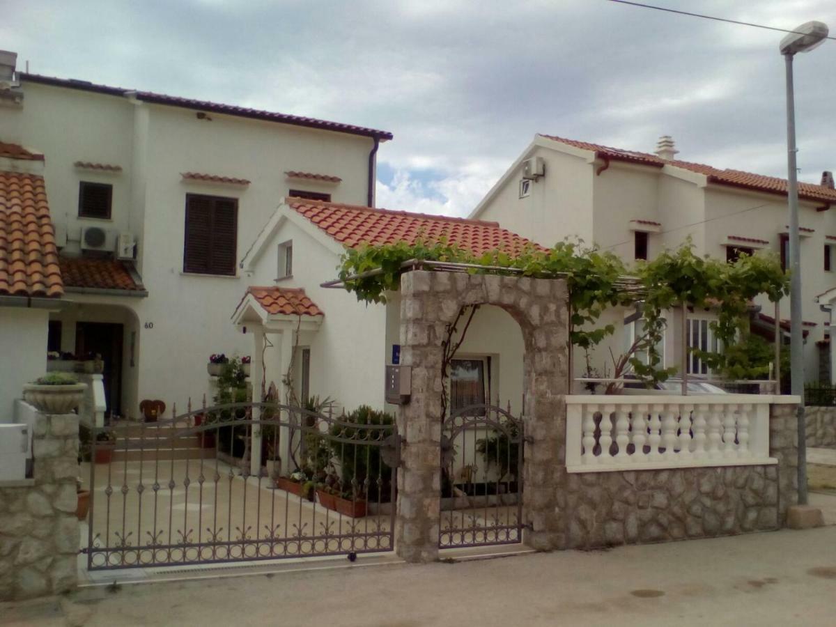 Apartmani Jozefina Omišalj Exterior foto